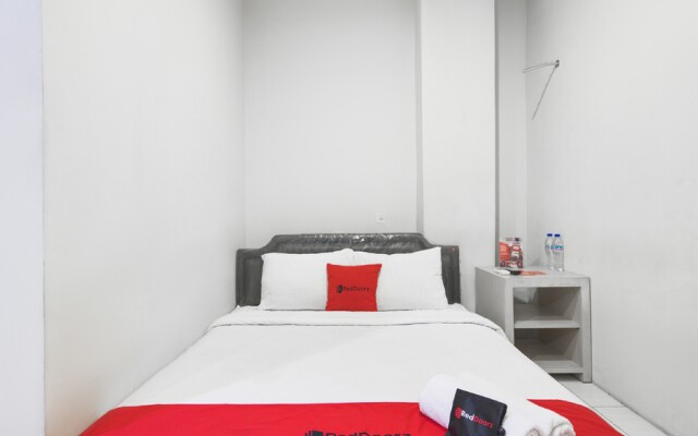 RedDoorz near Suroboyo Carnival Park