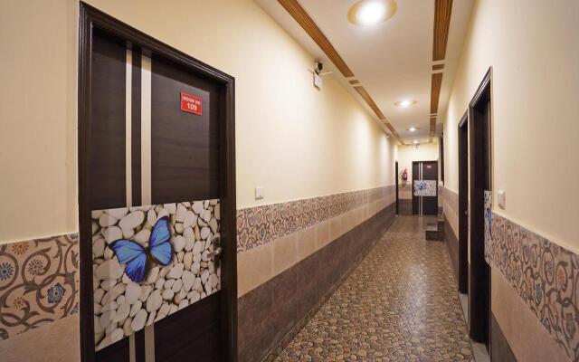 Qlark White Palace by OYO Rooms