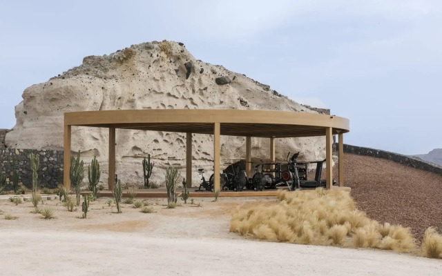 Santo Mine Oia Suites