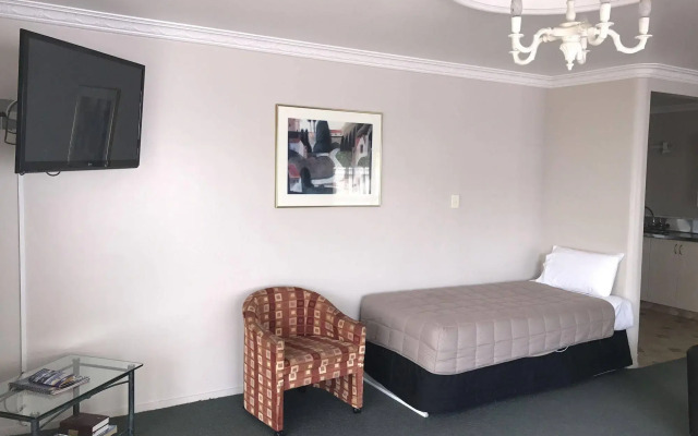 Barclay Motel