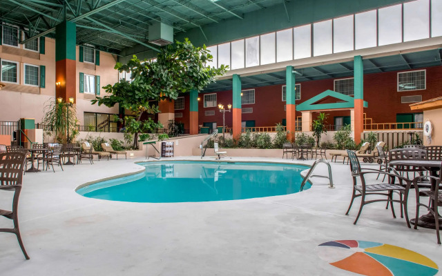 Quality Hotel Conference Center Cincinnati Blue Ash