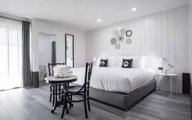 Blu Monkey Boutique Bangsaen