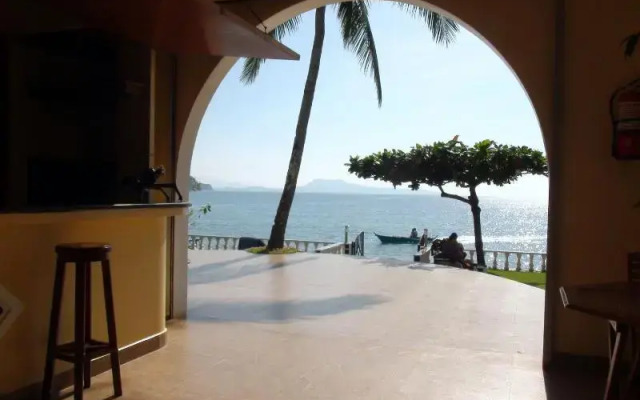 Squares Beachfront Apartments