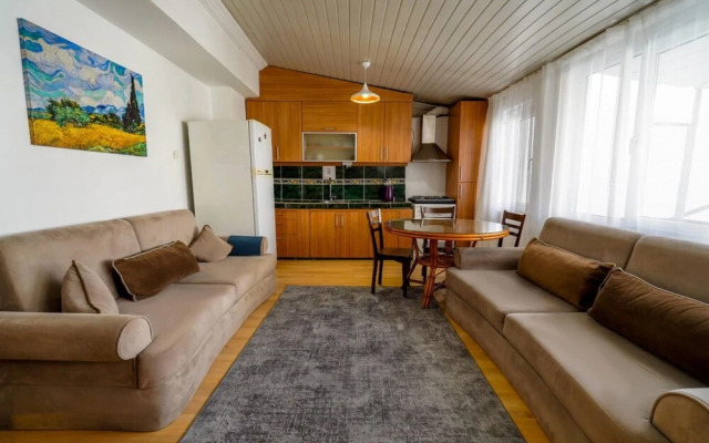 Serene and Central Flat With Balcony in Muratpasa