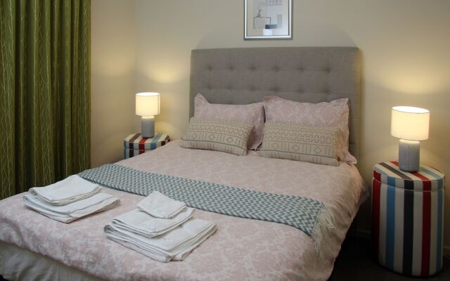 Adelaide Central Apartment - 3Br, 2Bath & Carpark