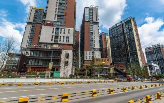 Super 8 Hotel (Guiyang North Railway Station)