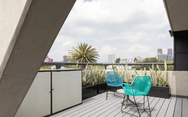Renovated 1BR Balcony Rooftop