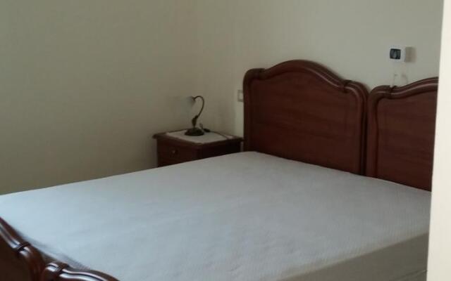Atina Bed