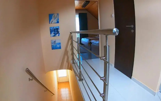 Bier-Lak Apartman House 71