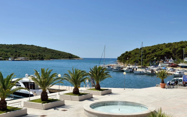 Pool Apartment Suzi 4