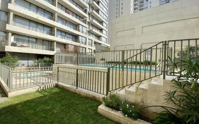 Urban Yard Bus Terminal Home Office Pool Wifi