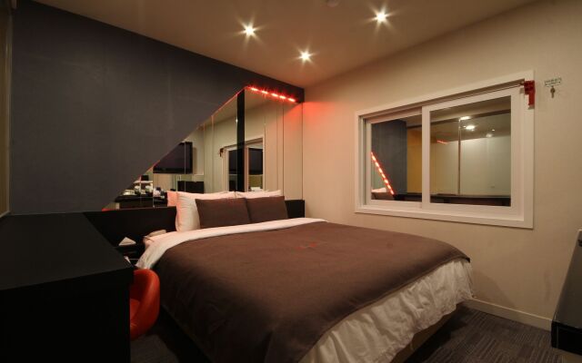 The M Hotel