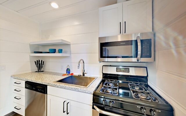 4093 Manzanita Ave Cabin Unit 3