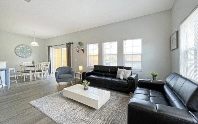 Villa Azul 4 Bedroom Townhouse by RedAwning