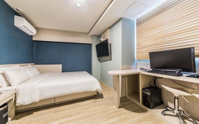 Shine Hotel