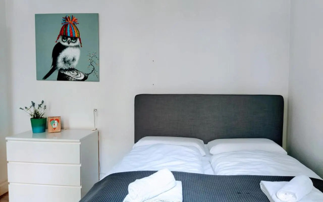 Central 2 bedroom flat for families & calm guests