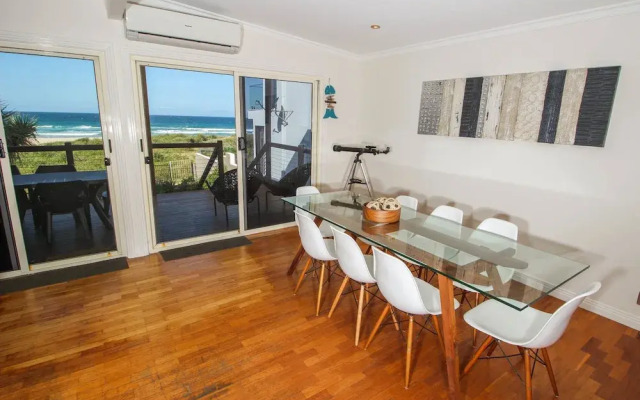 T E Peters Waterfront Holiday Home