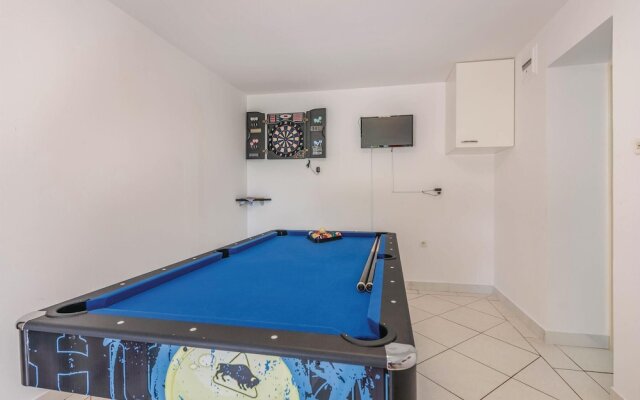 Amazing Home in Klimno With Wifi and 5 Bedrooms