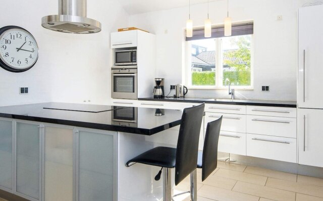 10 Person Holiday Home in Grenaa-by Traum