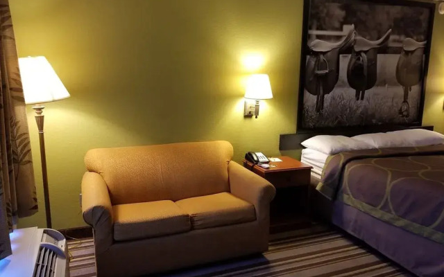 Super 8 Longview/North