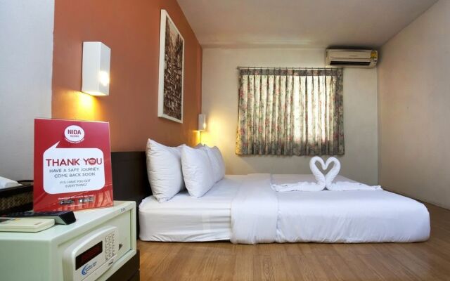 NIDA Rooms Talat Yot Night Market