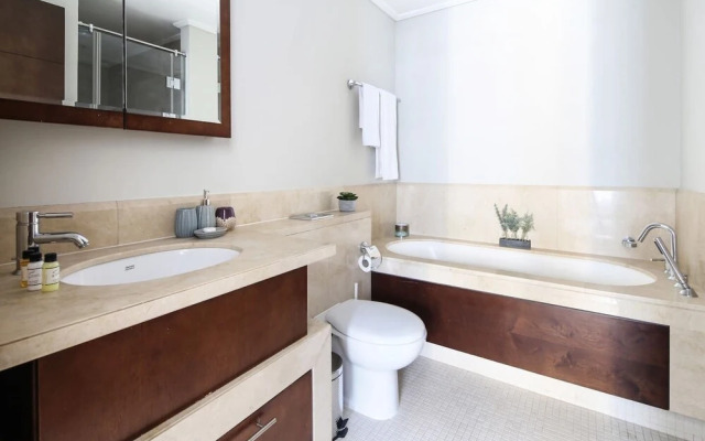 Light + Beautiful 1BR in Amazing Downtown Dubai!