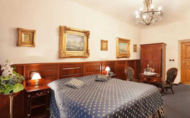 Hotel U Zlatého Stromu Prague by BHG