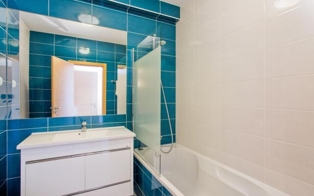 Poolside Albufeira Apartment by Ideal Homes