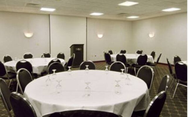 Baymont Inn & Suites Grand Rapids Near Downtown