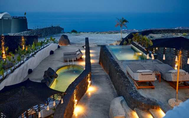 Theano Cave Suites & Villas