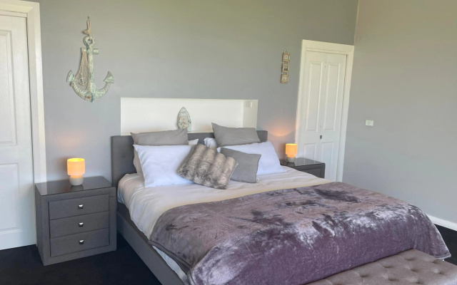 Luxurious Ocean front home, pets welcome, open fire large and spacious – Guest Rooms – Kilcunda