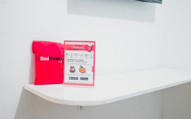 RedDoorz near Hayam Wuruk