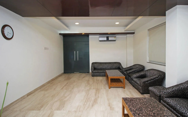 Merriment Hotel Sec 31 by OYO