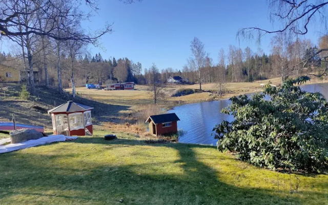 Charming 2-bed House at the Lake Close Gustavsfors
