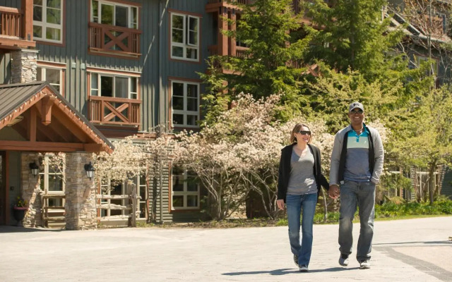 Mountain Walk - Blue Mountain Resort