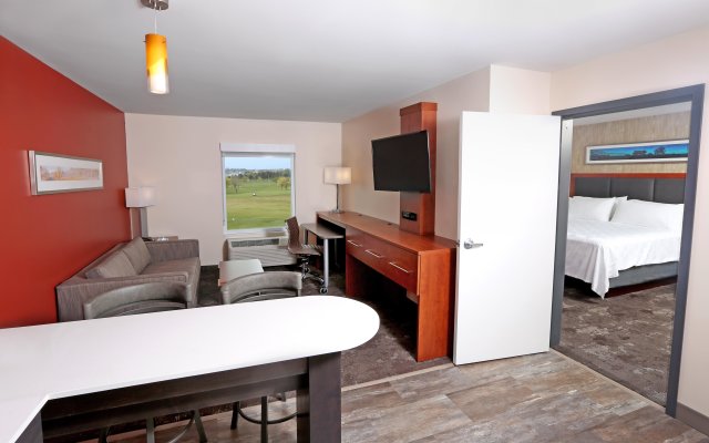 Holiday Inn & Suites Sioux Falls - Airport, an IHG Hotel