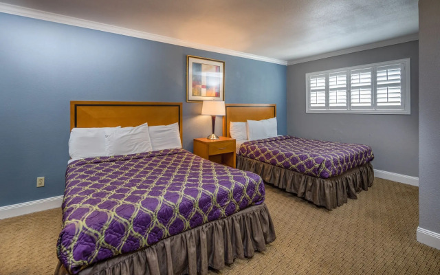SOMA Park Inn – Civic Center