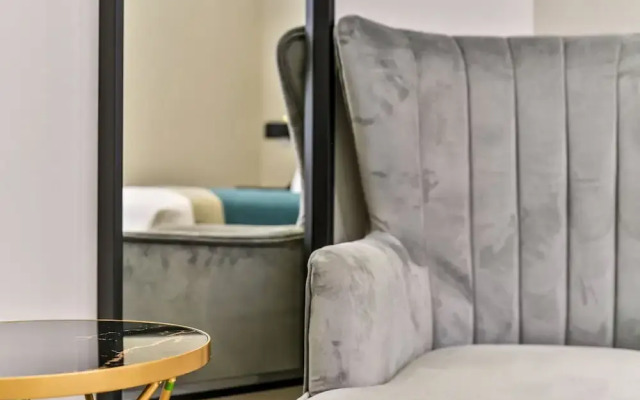Avari Apartments - Hatton Collection