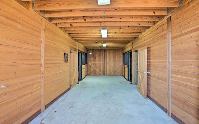 Charming Gainesville Retreat: Barn, Horses Welcome