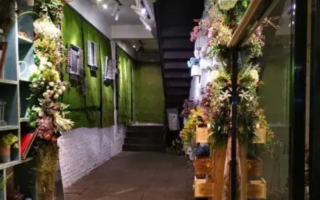 Taining Flower House B&B