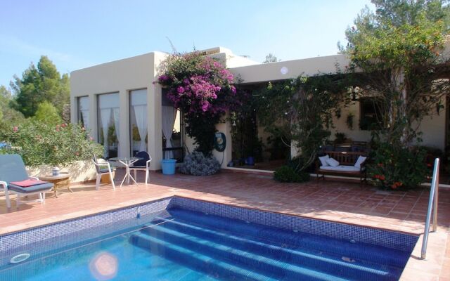 Sunlit American Style Villa in St Joan de Labritja with Pool