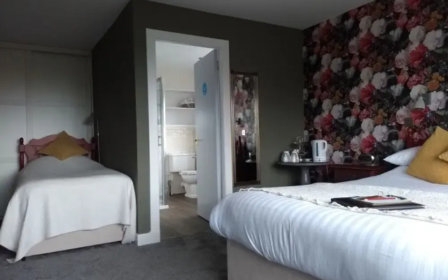 Braeburn Guest House / B&B