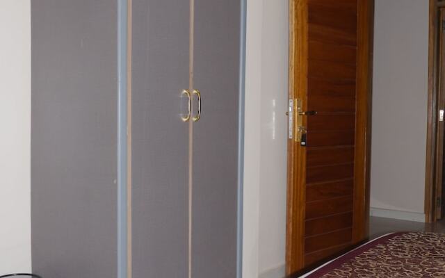 Rosaline Suites Hotel