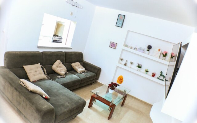 Beautiful Ground Floor Apt. Near Red Sea