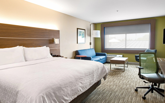 Holiday Inn Express & Suites Racine by IHG