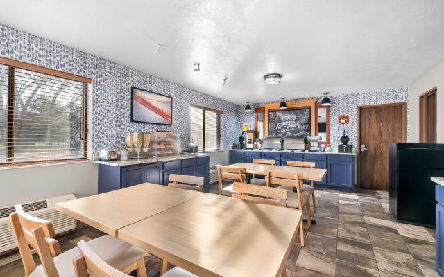 AmericInn by Wyndham Delafield-Waukesha-Milwaukee