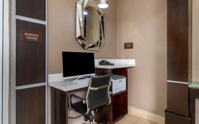 La Quinta Inn & Suites Cleveland