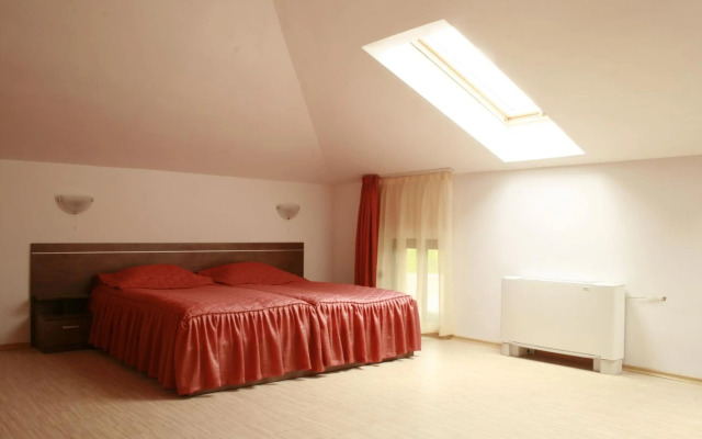 Alafrangite Hotel