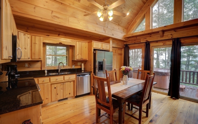 Tree Top Getaway Log House with Views | NFL Sunday Ticket Included