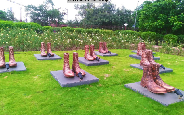 Radha Madhav Palace by OYO Rooms